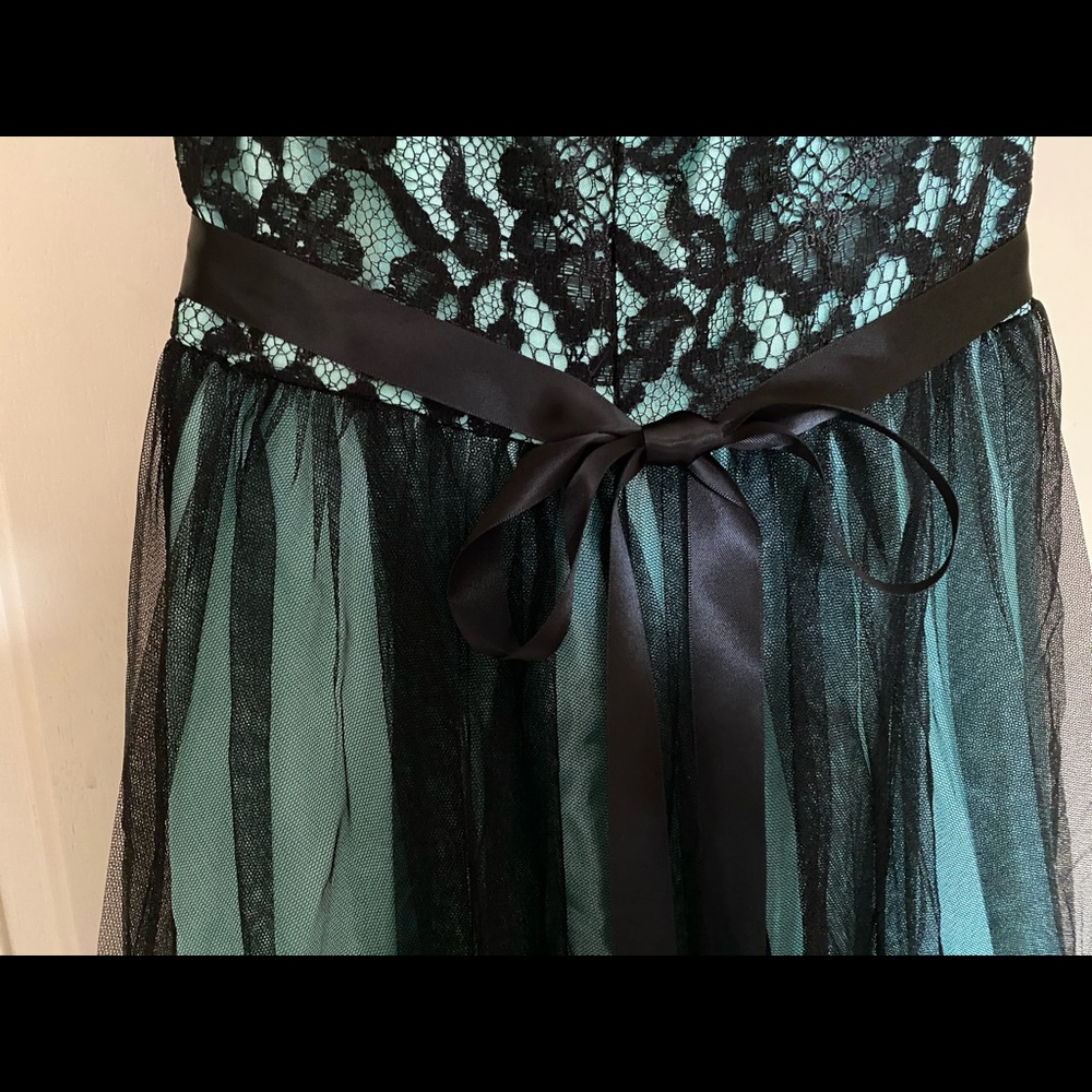Cache dress - Picture 2 of 8